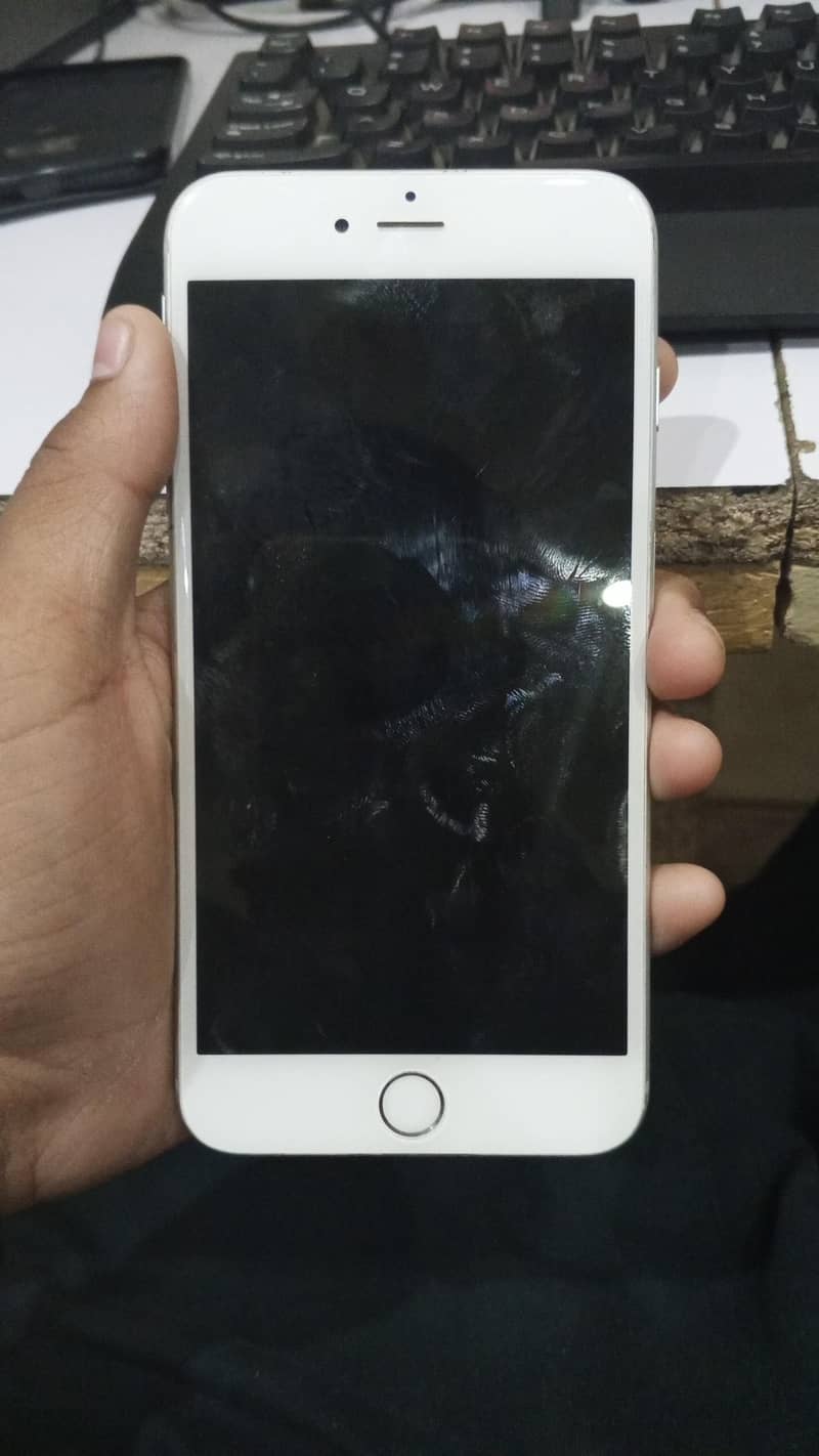 Iphone 6s plus Not working. . . ( for part ) 2