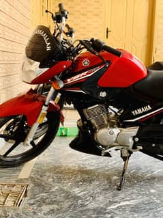 Yamaha Ybr red color