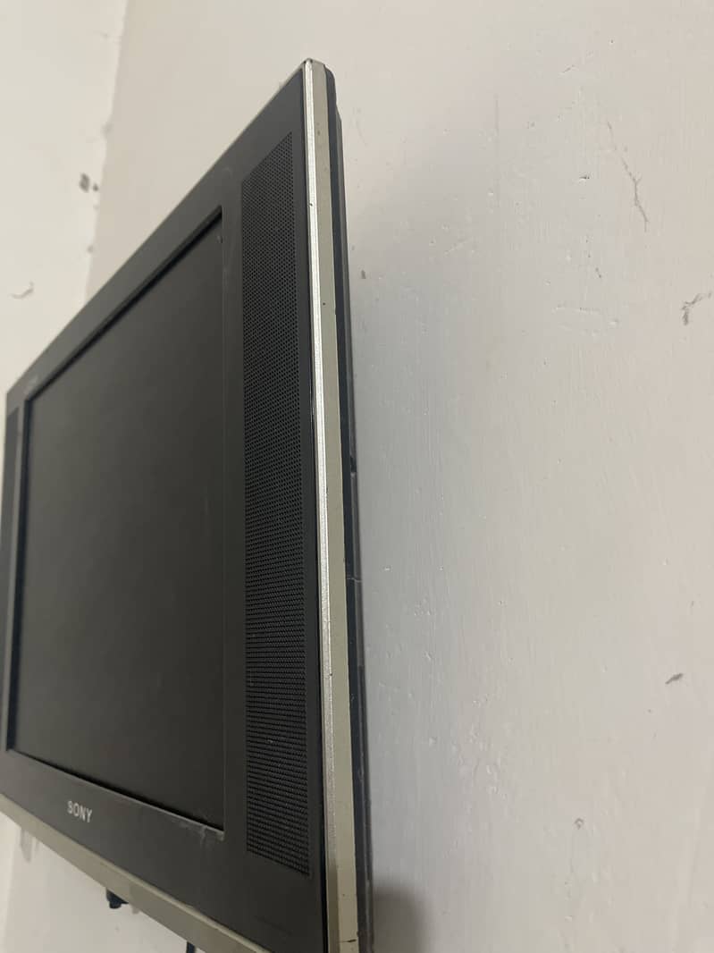 China LCD Proper Working Condition Just Like New 1