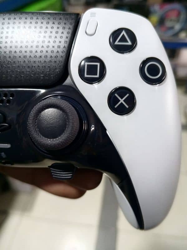 PS5 EDGE CONTROLLER 3