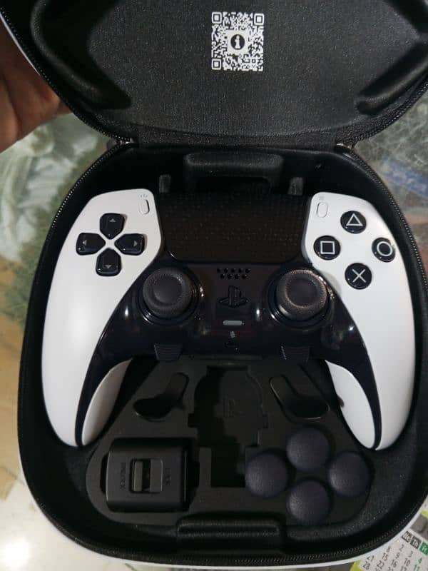 PS5 EDGE CONTROLLER 4