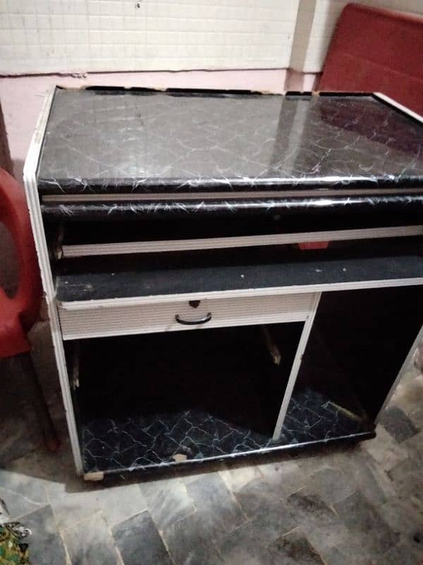 Computer table 0