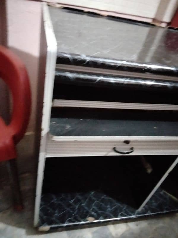 Computer table 1