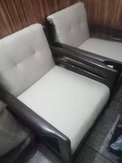Elegant 5-Seater Sofa Set – Comfortable & Stylish – Great Condition!