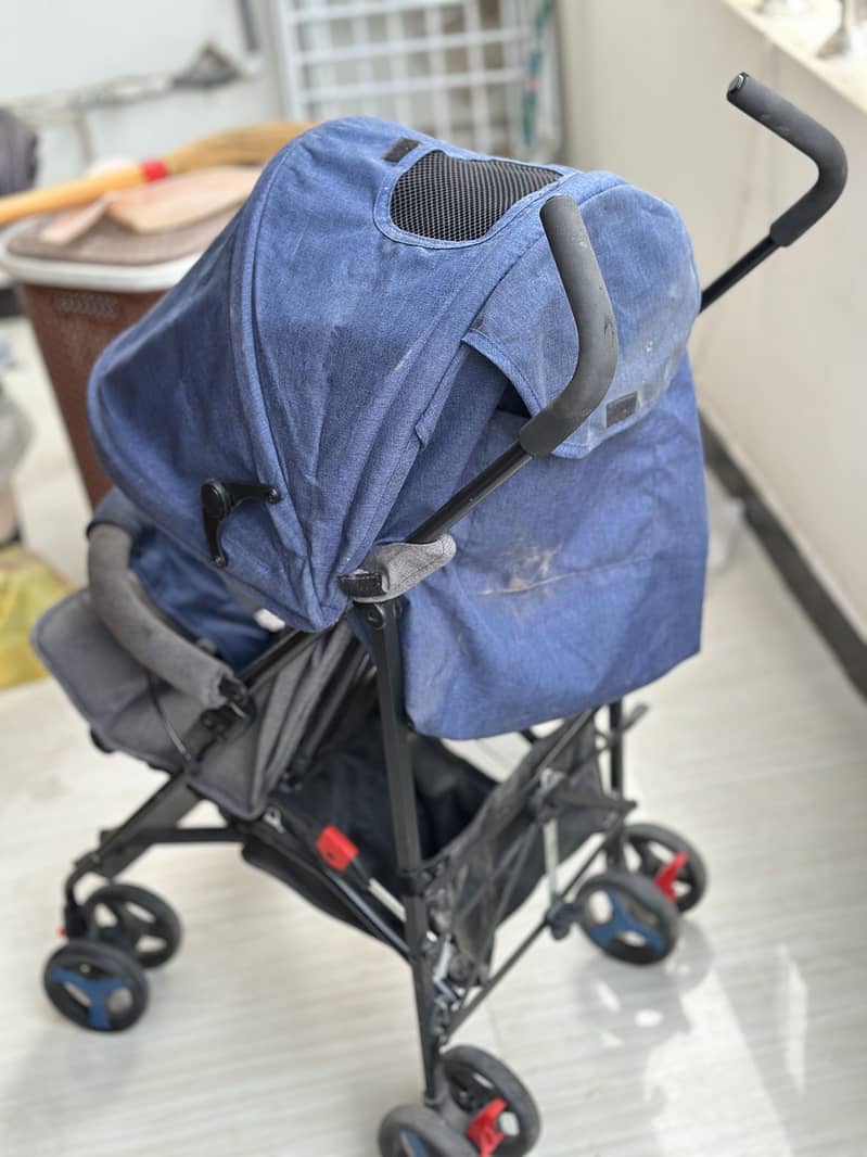 Pram few months used only no fault 0