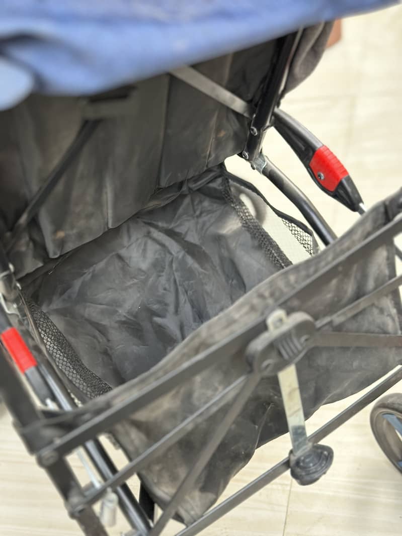 Pram few months used only no fault 1