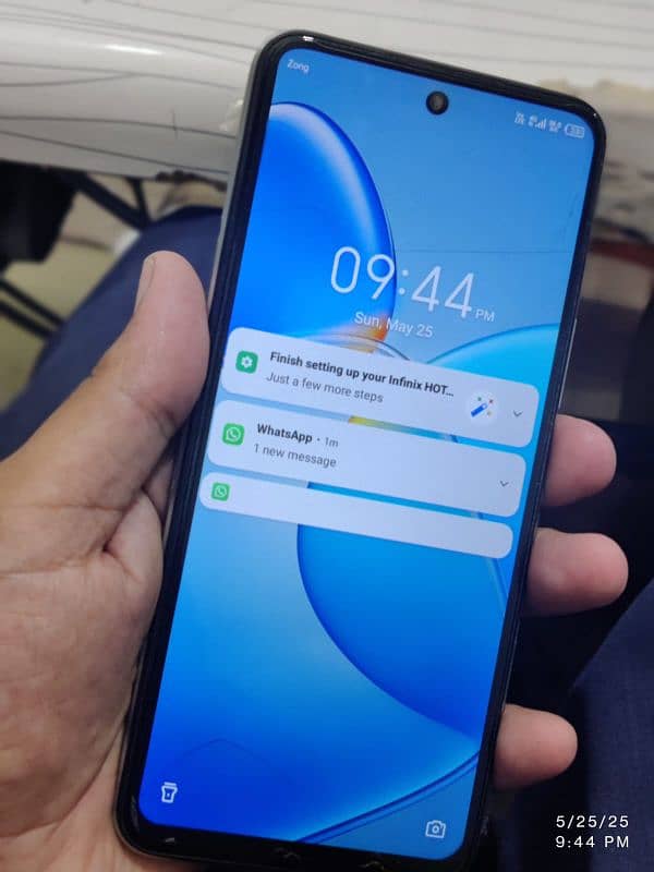 Hot12 mobile 10/10 condition  no box only mobile and charge 4