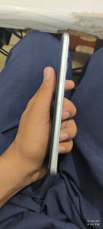 Hot12 mobile 10/10 condition  no box only mobile and charge 6