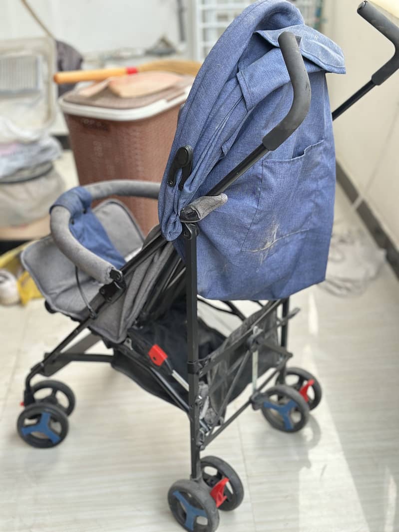 Pram few months used only no fault 3