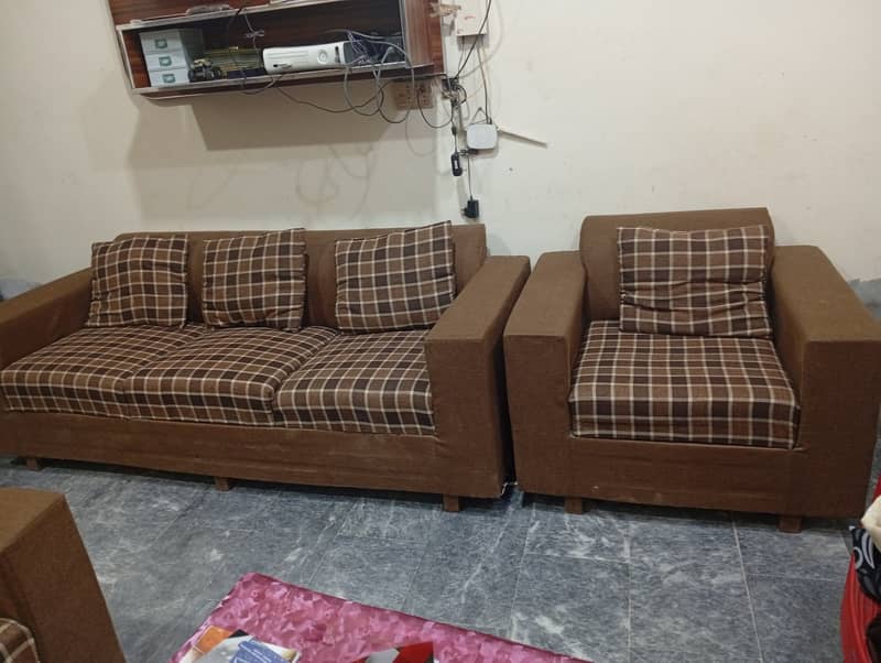 Sofa set in good condition 3