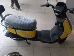 revoo electric scooty slightly used 50 to 60 avg