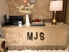 Reception counter with 3 chairs