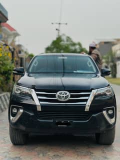 Fortuner 2.7 (full option) “push start,keyless-entry,cruise control”