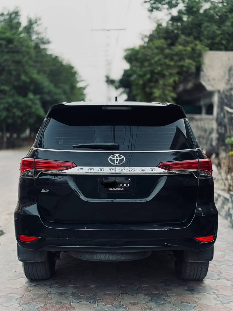 Fortuner 2.7 (full option) “push start,keyless-entry,cruise control” 1