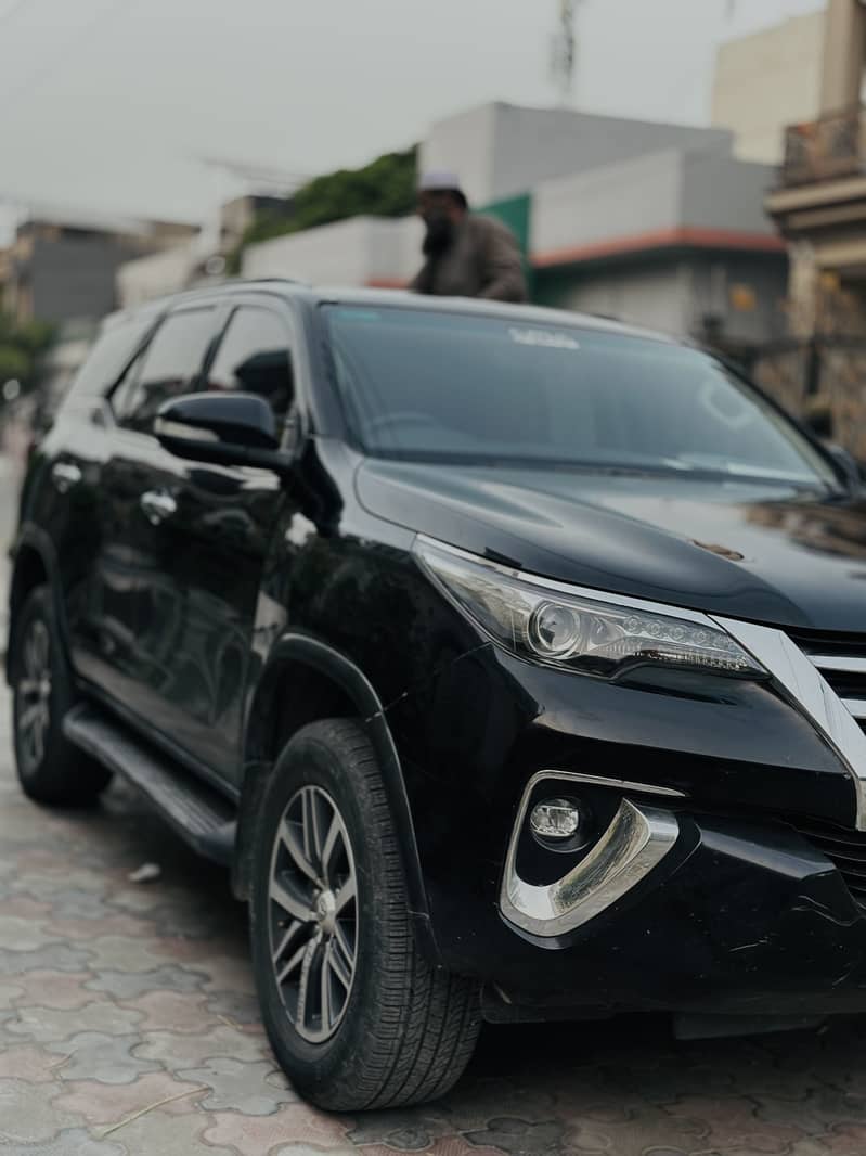 Fortuner 2.7 (full option) “push start,keyless-entry,cruise control” 2