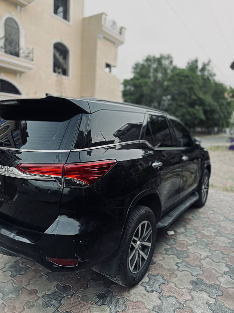 Fortuner 2.7 (full option) “push start,keyless-entry,cruise control” 4