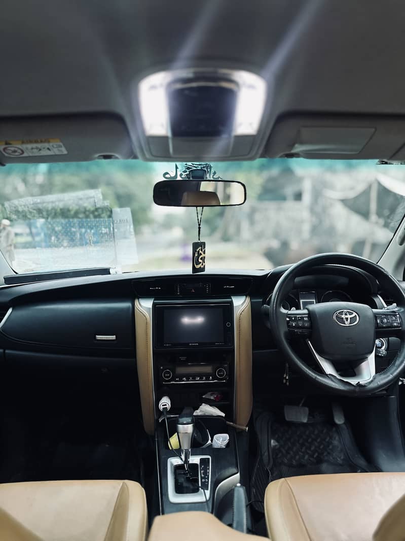 Fortuner 2.7 (full option) “push start,keyless-entry,cruise control” 7