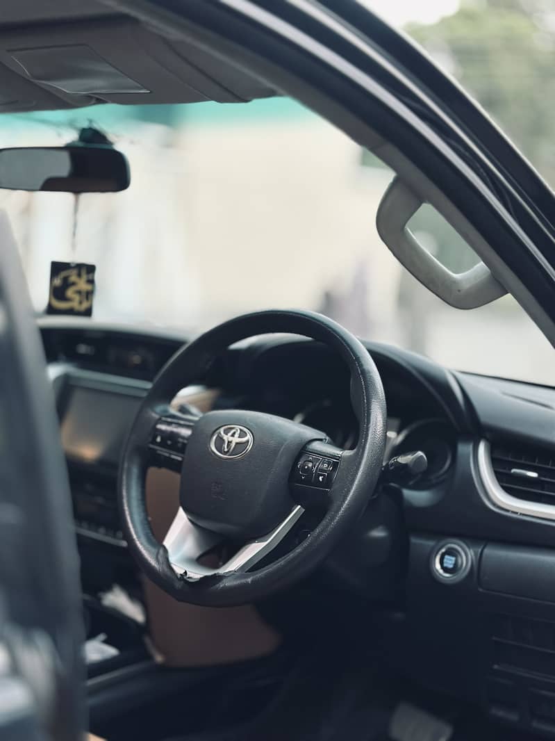 Fortuner 2.7 (full option) “push start,keyless-entry,cruise control” 8