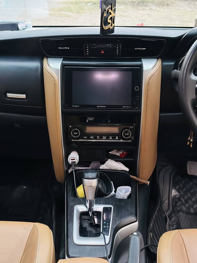 Fortuner 2.7 (full option) “push start,keyless-entry,cruise control” 11