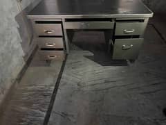 100 kg iron table