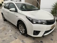 Toyota Corolla GLI 2015 Manual transmission white color first owner
