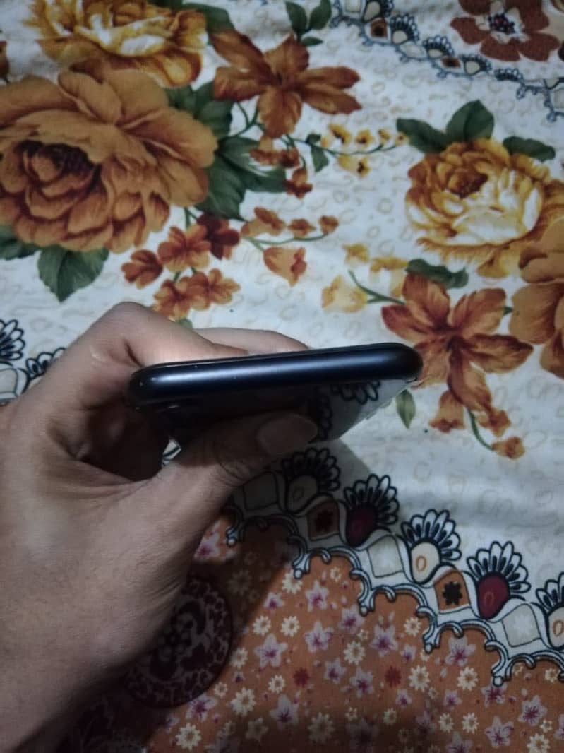 iPhone XR non PTA factory unlocked first read Add 0