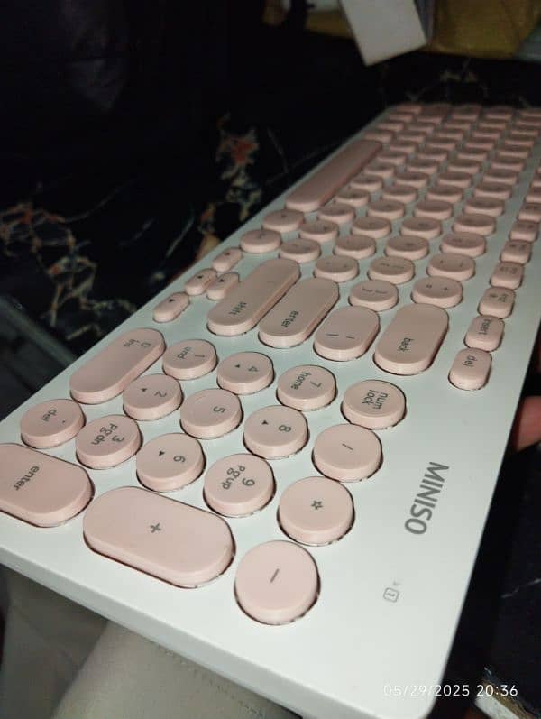 wireless keyboard & mouse 1