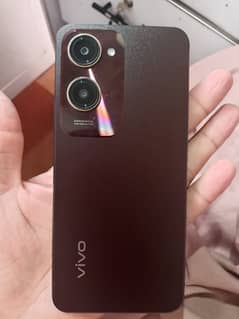 vivo y18  with box charger and 7 month warranty 4+4gb 128 gb ha
