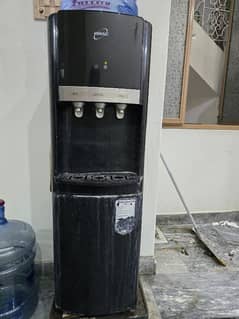 Homage water dispenser