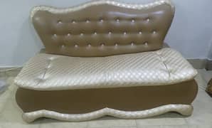 7 Seater Sofa. Sirf ek dafa use kiya hey. . Condition like New. .