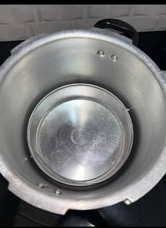 Pressure cooker