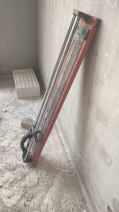 tile cutter like new