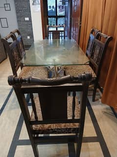 sale dining table in urgent
