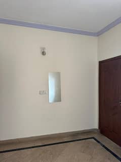 1 KANAL SLIGHTLY USED CORNER UPER PORTION IS AVAILABLE FOR RENT ON TOP LOCATION OF NASHEMAN E IQBAL SOCIETY LAHORE