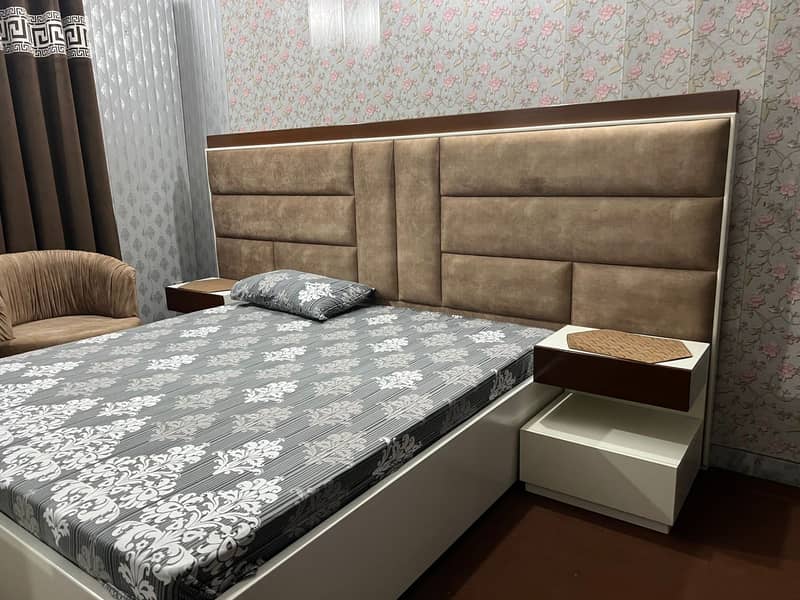 Bedset with side table, dressing table and Matteress 1