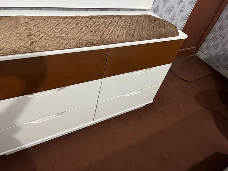 Bedset with side table, dressing table and Matteress 3