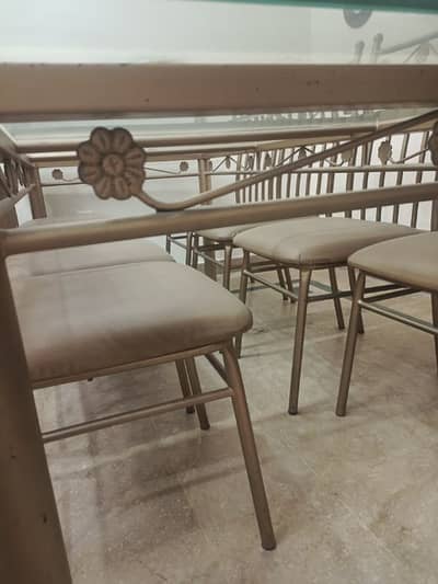 8 Chairs of dining table