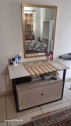 Iron bed set with dresser