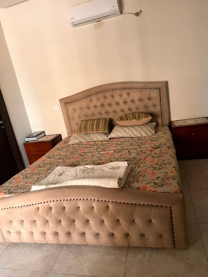 Bed side tabla with dressing table 0