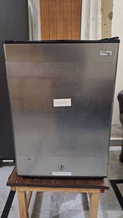 Mini Refrigerator/ Bedroom Fridge
