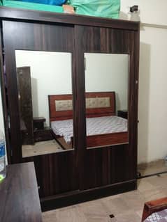 Almirah nd dressing table