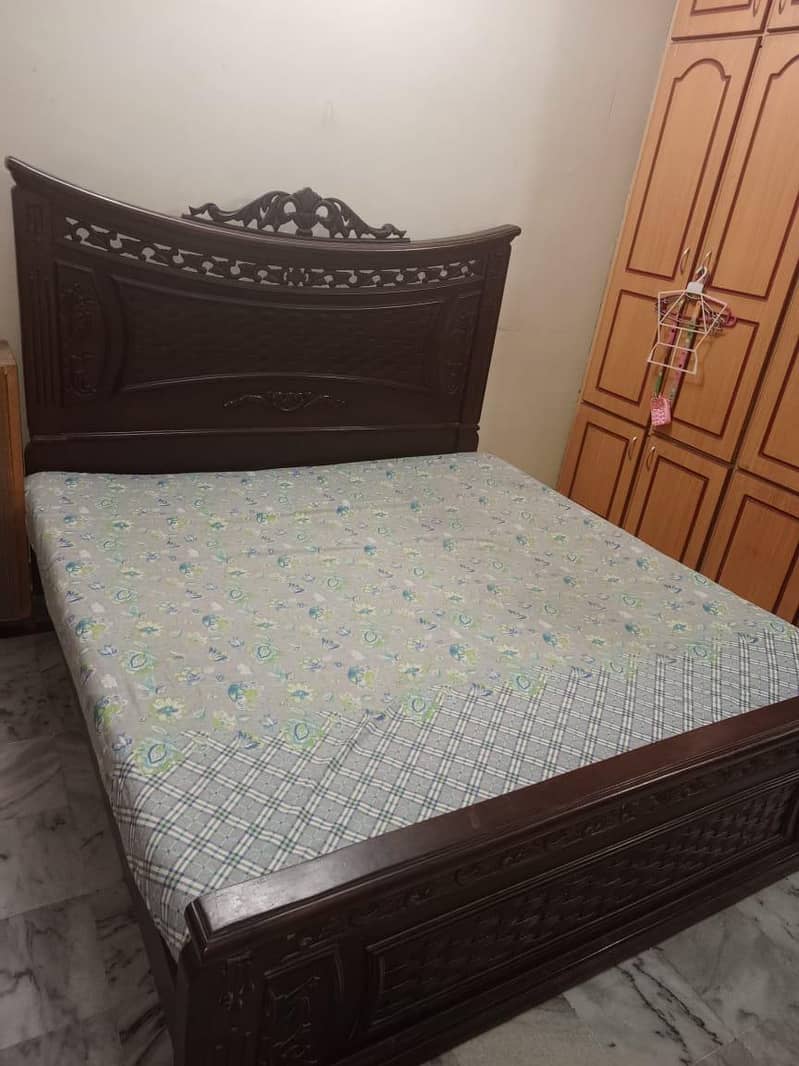 bed set with side tables and dressing 2
