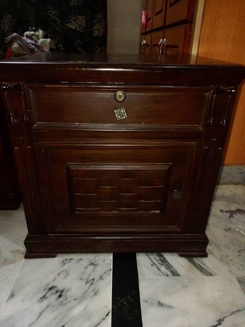 bed set with side tables and dressing 4