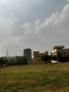 1 kanal plot in sector B next to Gt road and gate 2