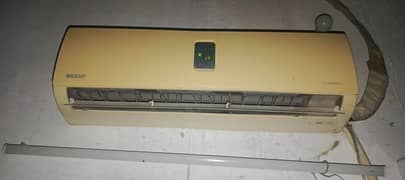 orient ac. . . Good condition good cooling. . . bht acha Kam krta hai