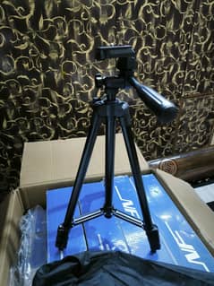 Brand New Tripod stand in metal Available in Quantity.