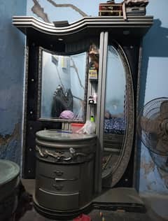Dressing and 2 side tables