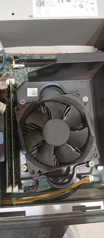Gaming Dell Computer(PC) Core i3 With LCD And Table 4