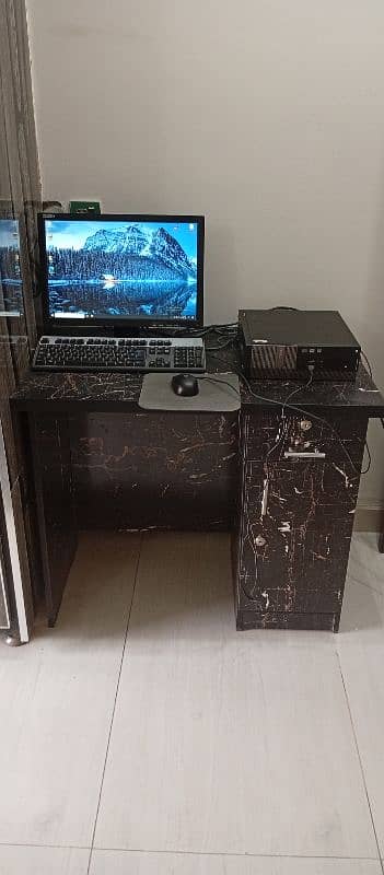 Gaming Dell Computer(PC) Core i3 With LCD And Table 9
