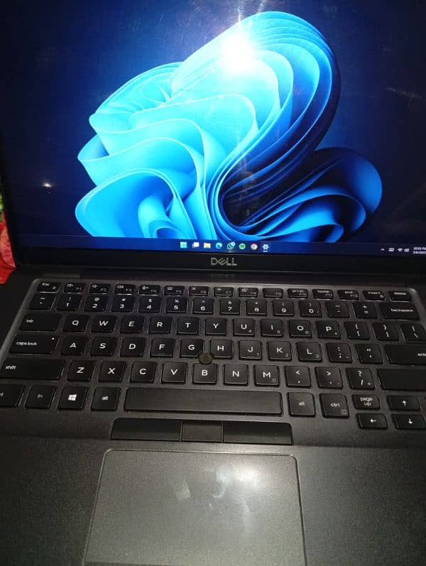 Dell latitude i7 8th gen 16 gb ddr ram 228 ssd 2k touch screen 4